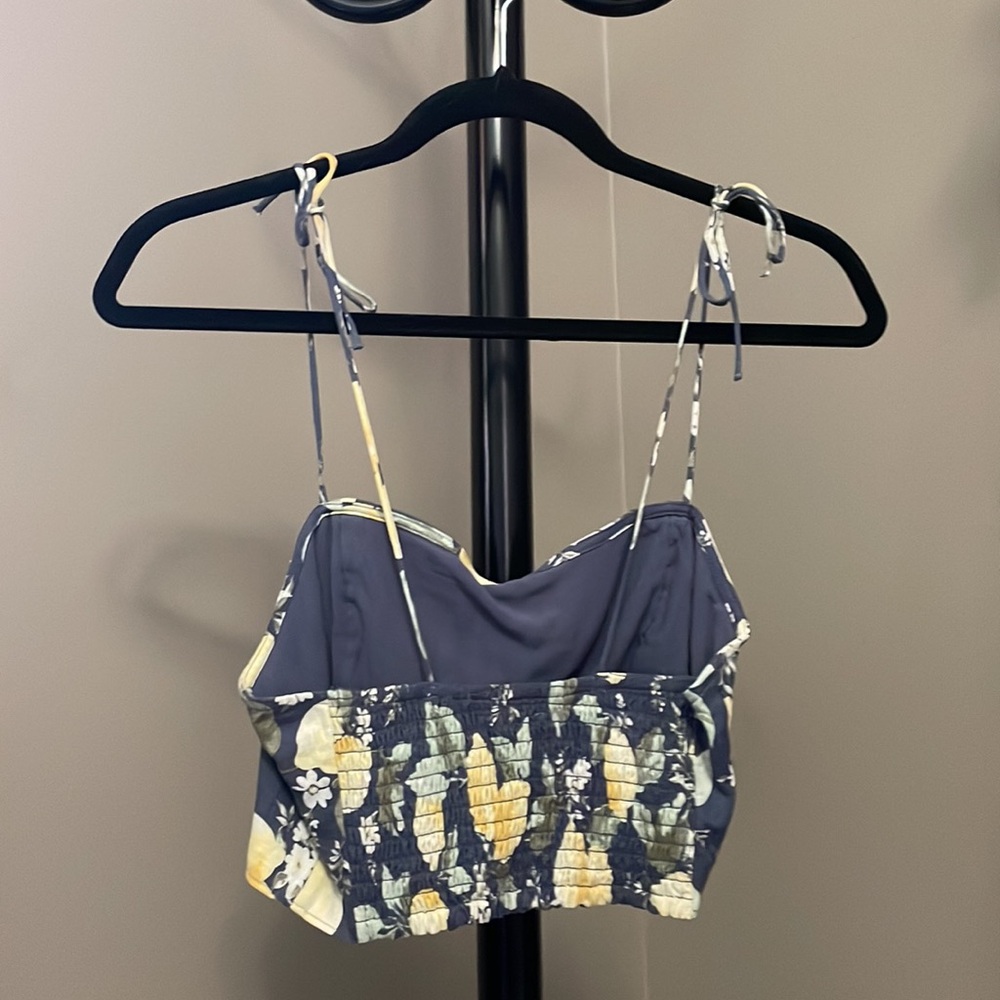 A&F crop top - Picture 2 of 7